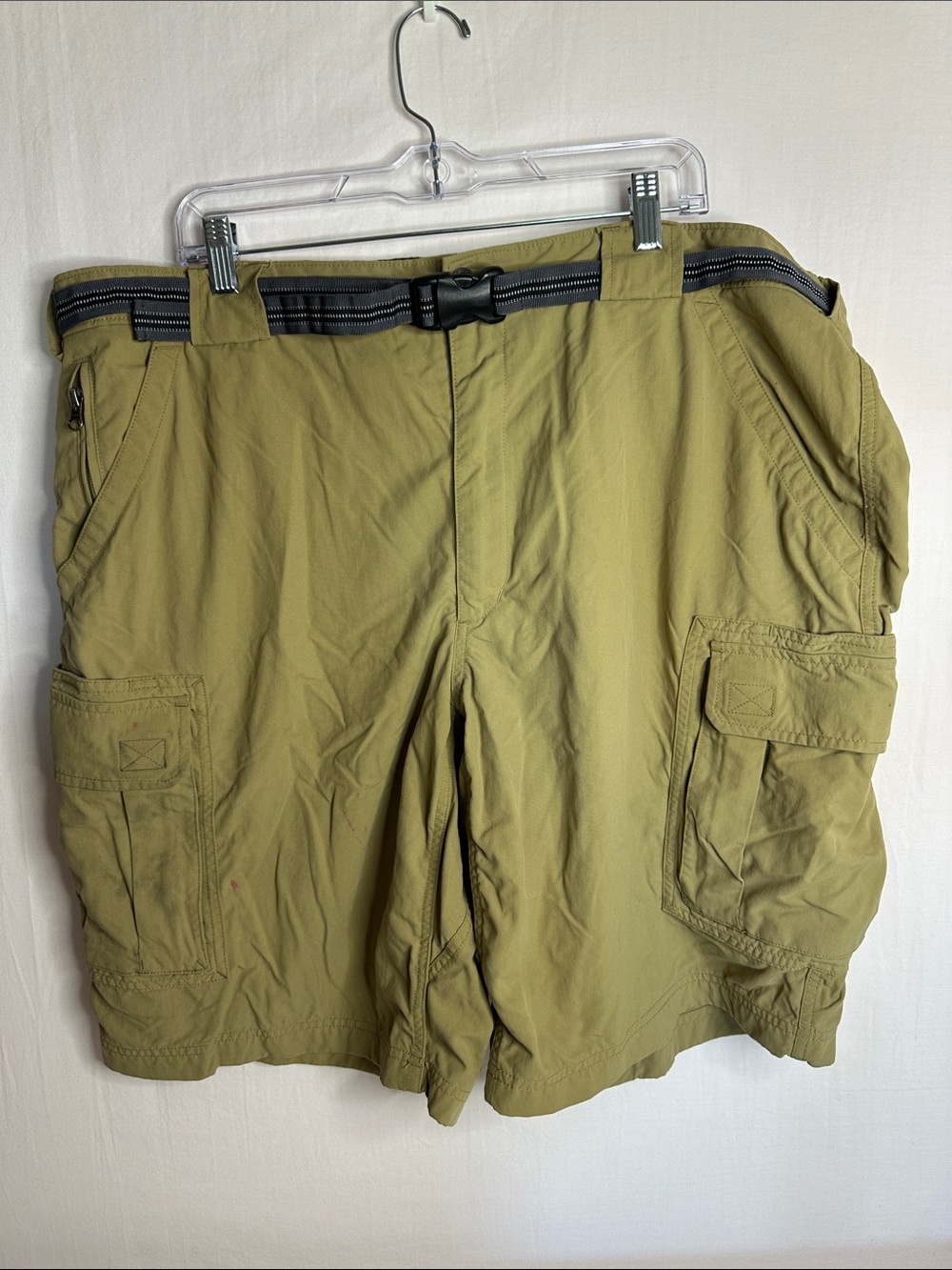 Duluth Trading Co Olive Cargo Shorts with Webbing Belt